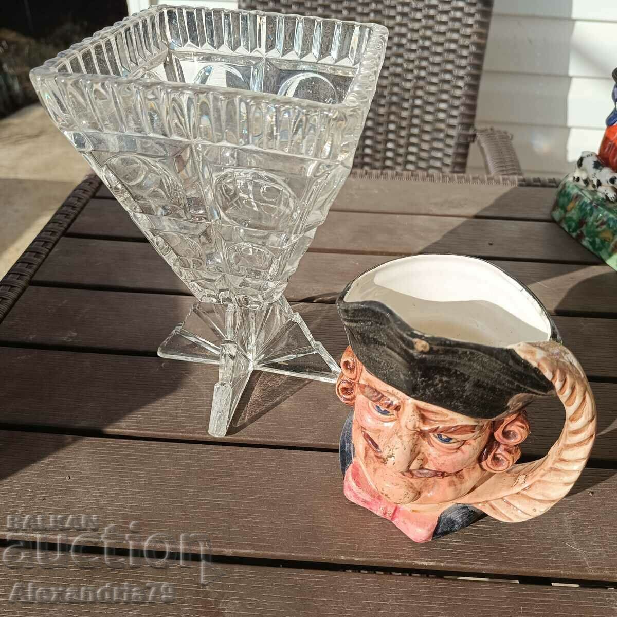Порцеланова фигурка и стъклена ваза