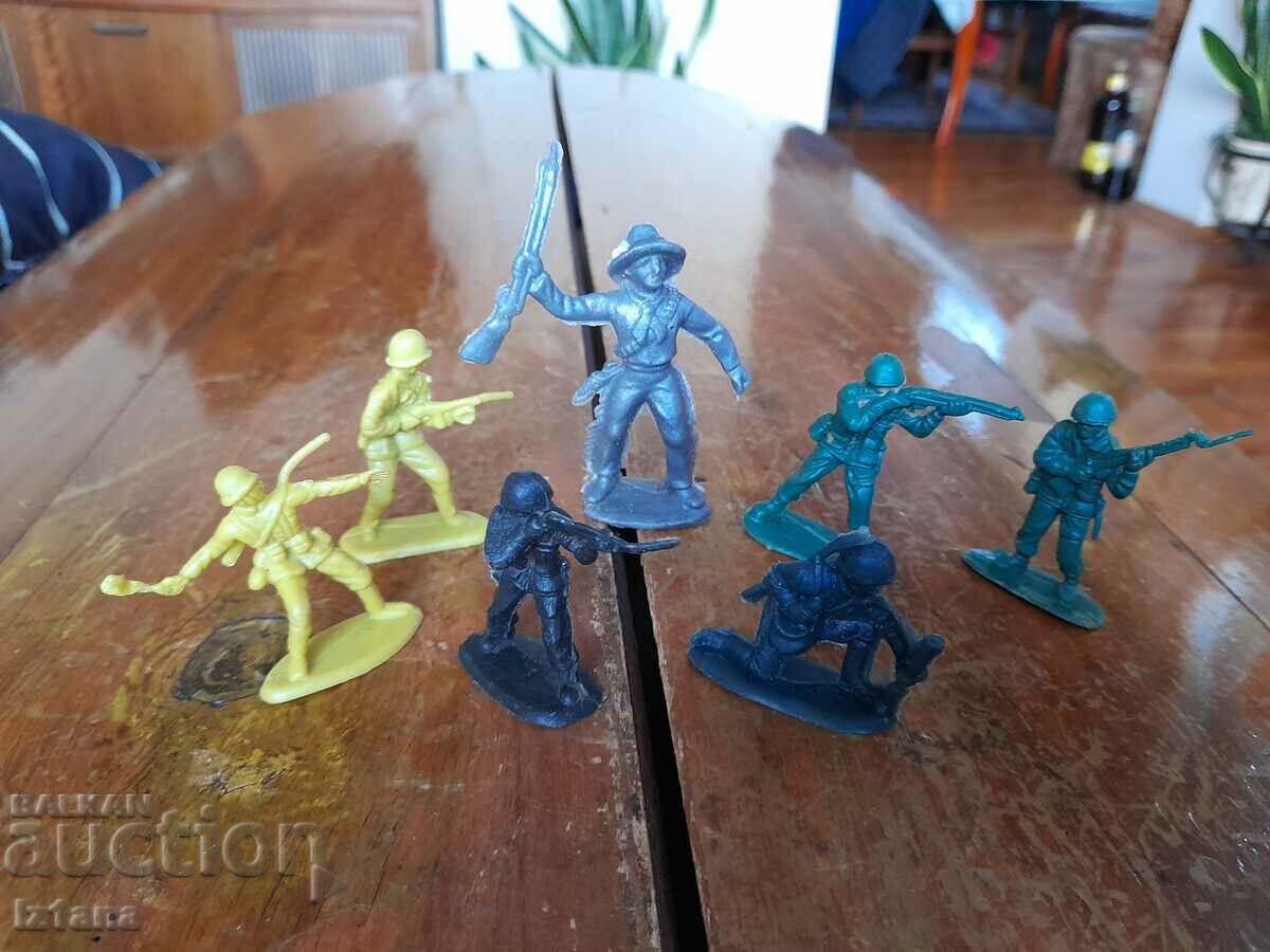 Old figurines Soldiers with price 25.00 BGN | € 12.78 Old figurines Soldiers with price 25.00 BGN | € 12.78