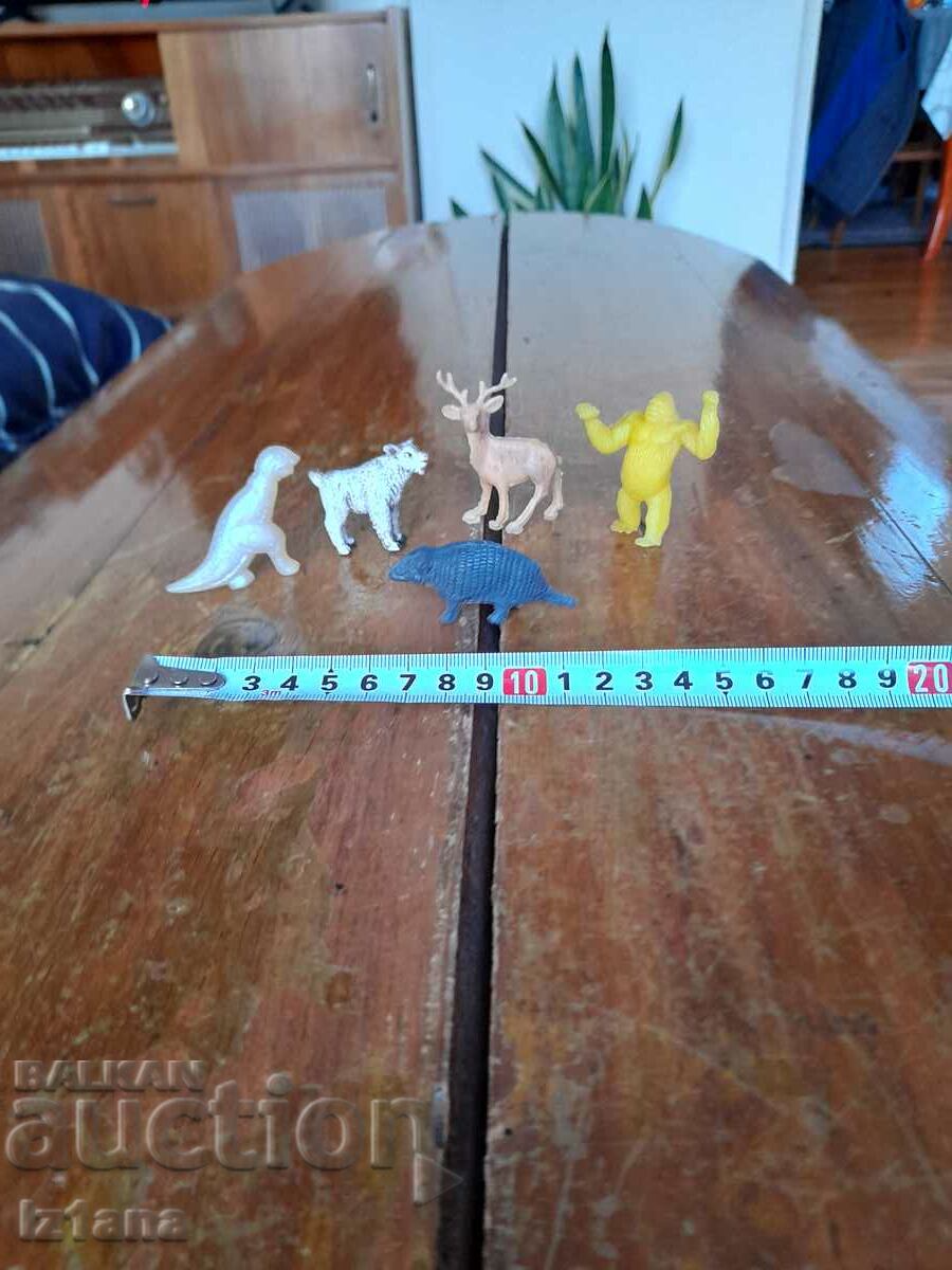 Delivery of Old figurines, animals