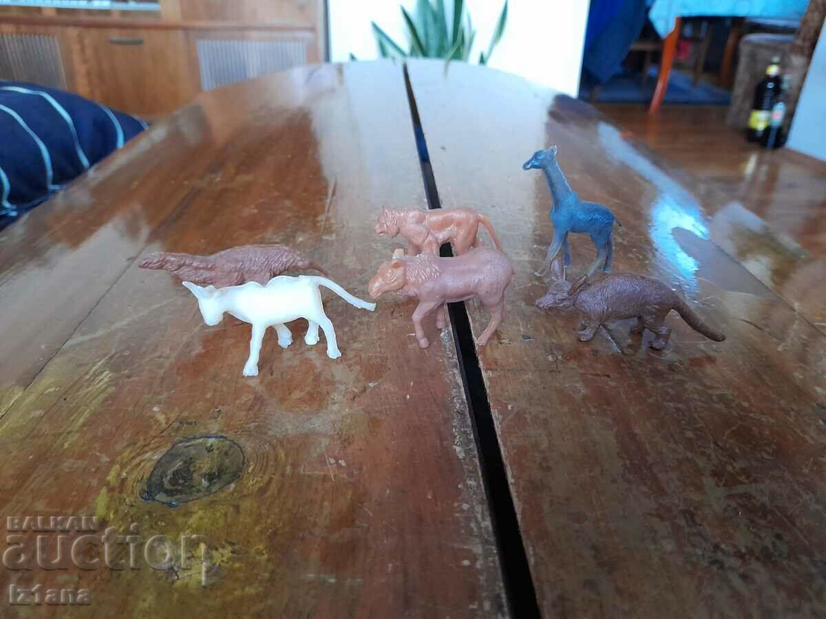 Old figurines, animals