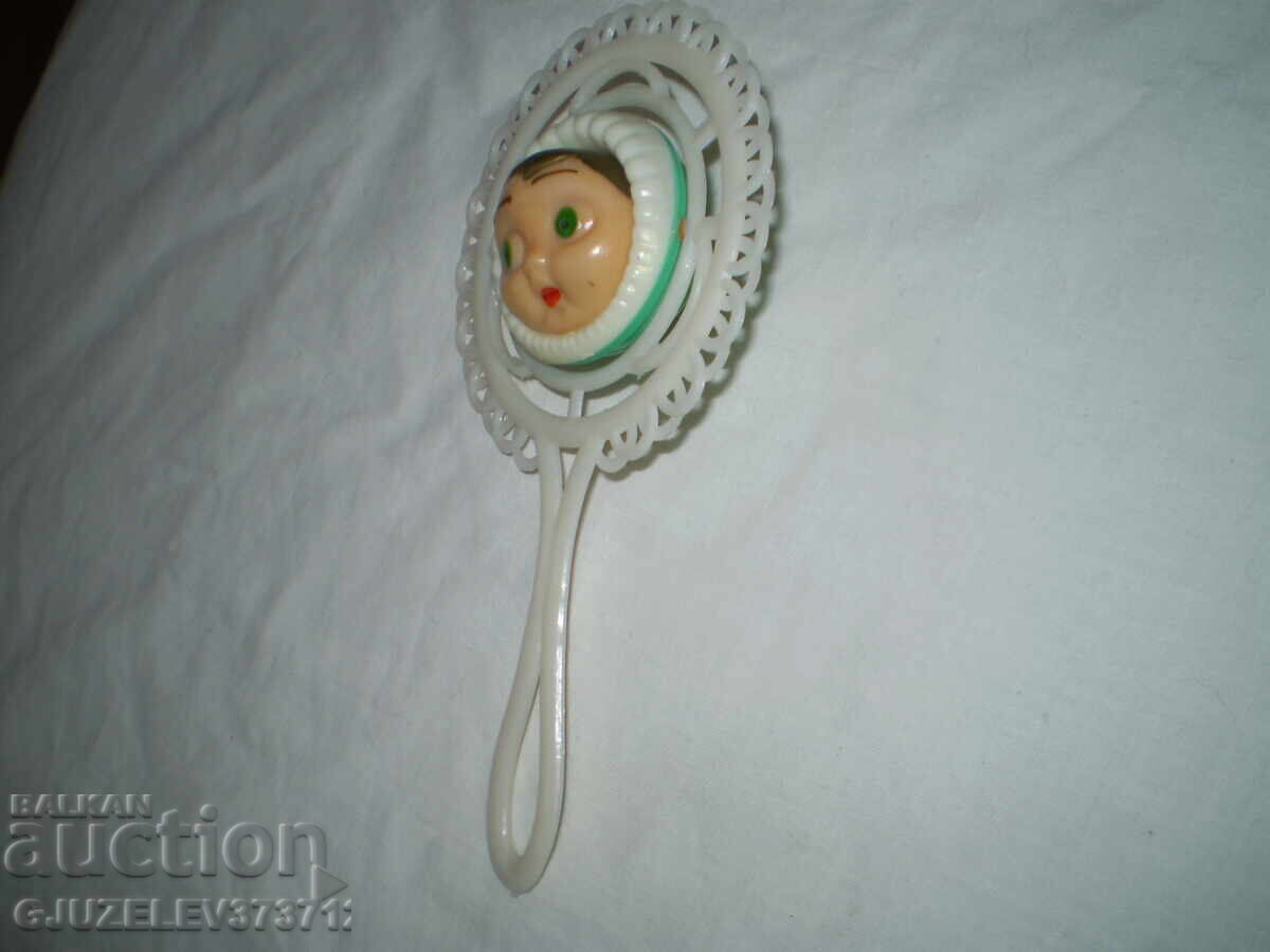 Licitație Jucărie veche retro pentru bebeluși Zrănitoare din bachelită Licitație Jucărie veche retro pentru bebeluși Zrănitoare din bachelită