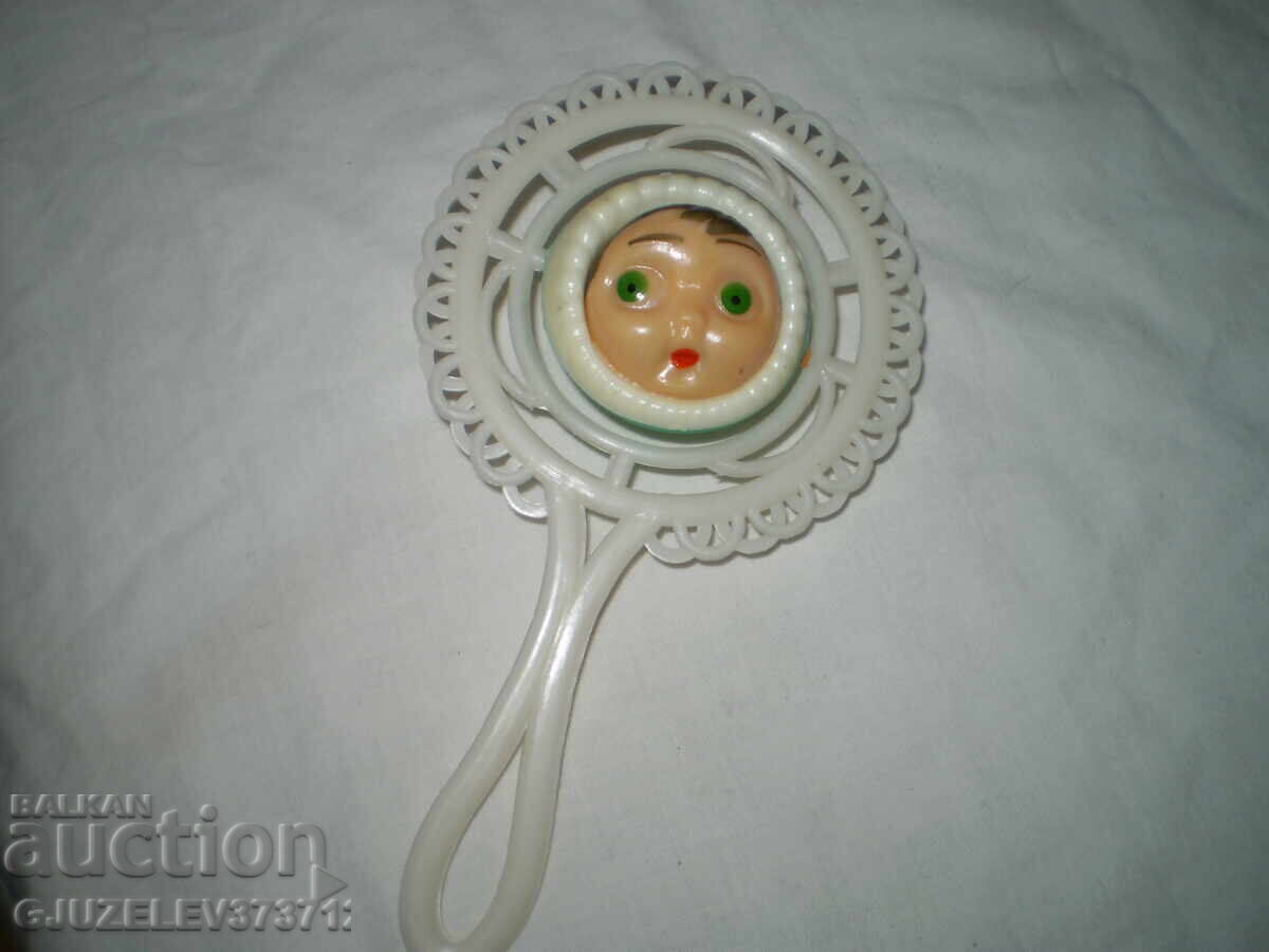 Jucărie veche retro pentru bebeluși Zrănitoare din bachelită Jucărie veche retro pentru bebeluși Zrănitoare din bachelită