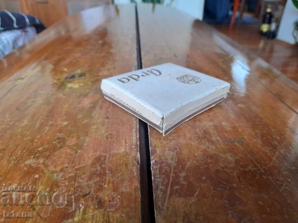 Auction An old box of Arda cigarettes Auction An old box of Arda cigarettes