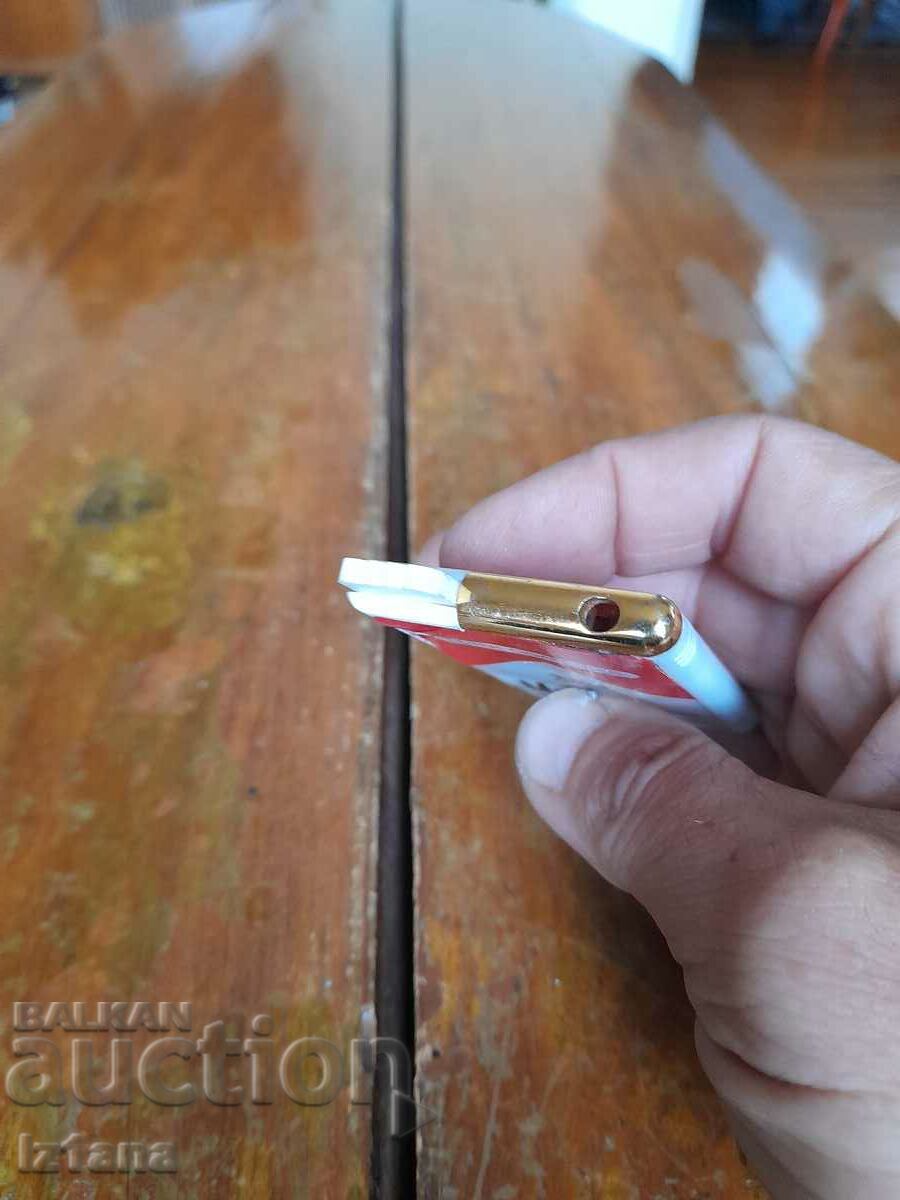 Delivery of An old Marlboro lighter Delivery of An old Marlboro lighter