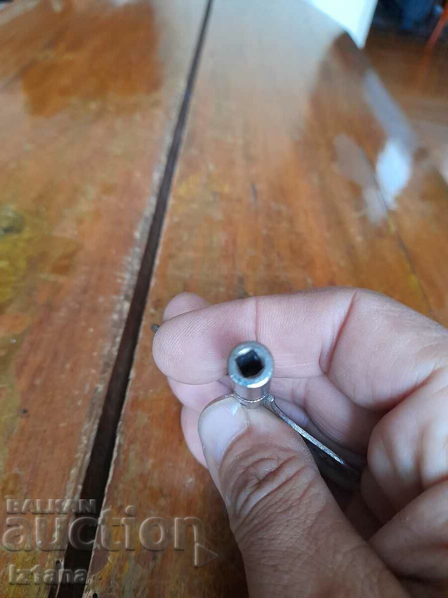 Delivery of Old winding key Delivery of Old winding key