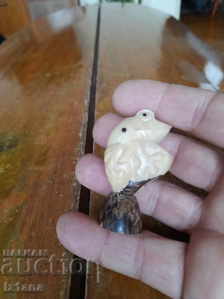 Delivery of Old figurine Frog