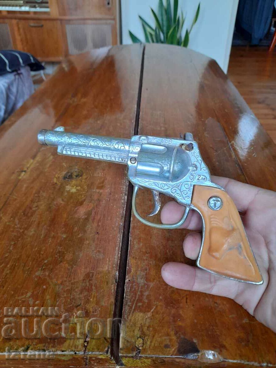 Old shotgun with price 25.00 BGN | € 12.78 Old shotgun with price 25.00 BGN | € 12.78