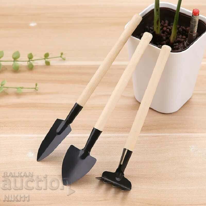 Small garden tools pot garden spades rake