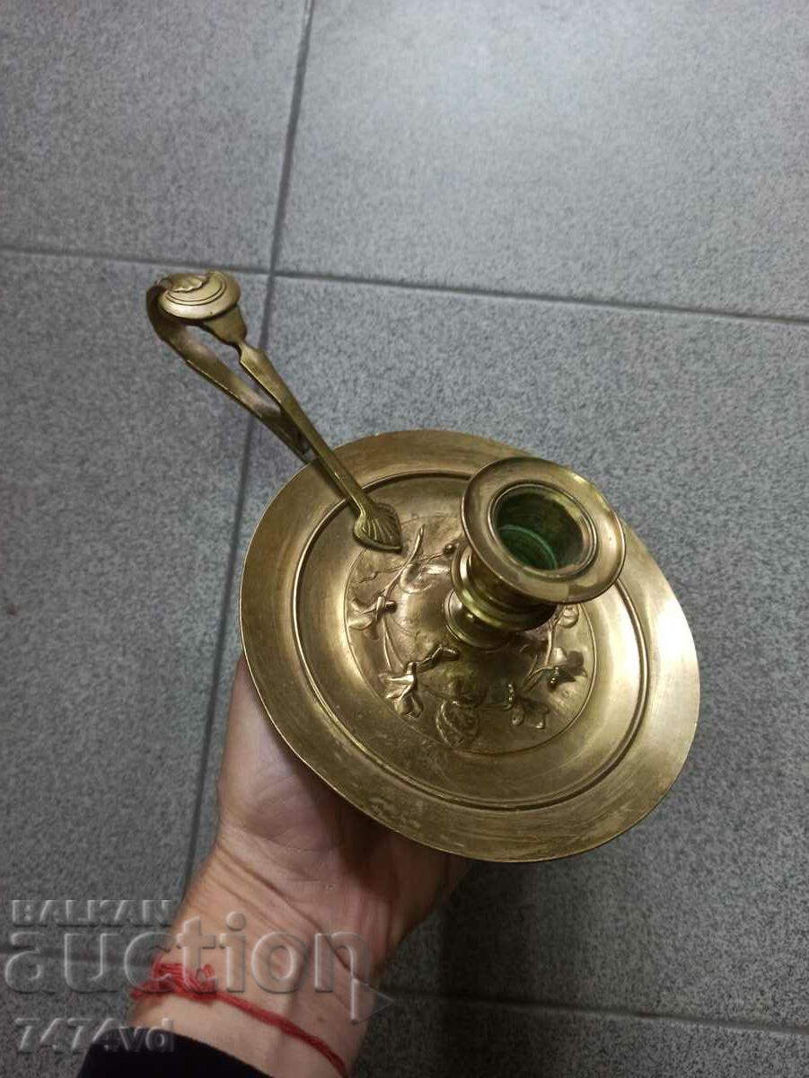 Auction  BRONZE MASSIVE CANDLESTICK WITH HANDLE