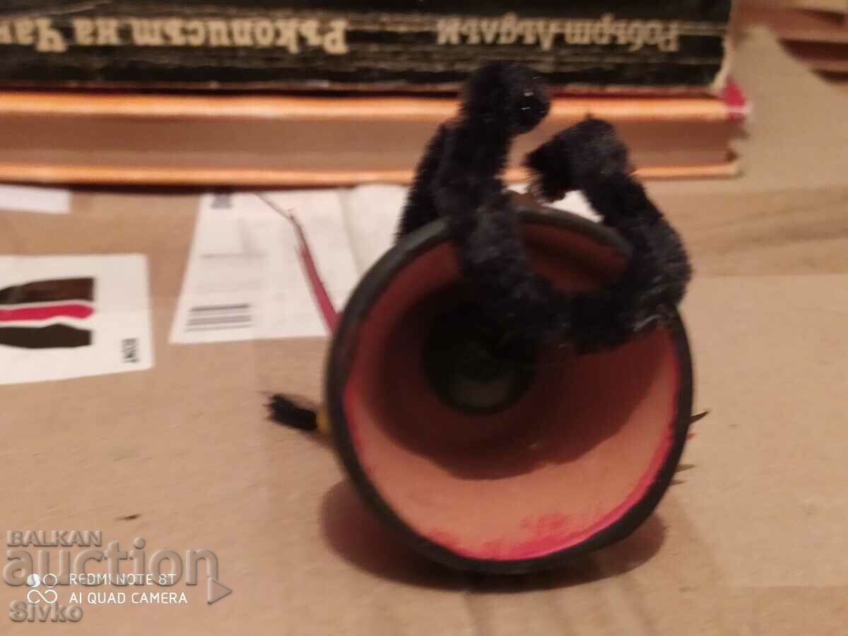 Delivery of A figurine Delivery of A figurine