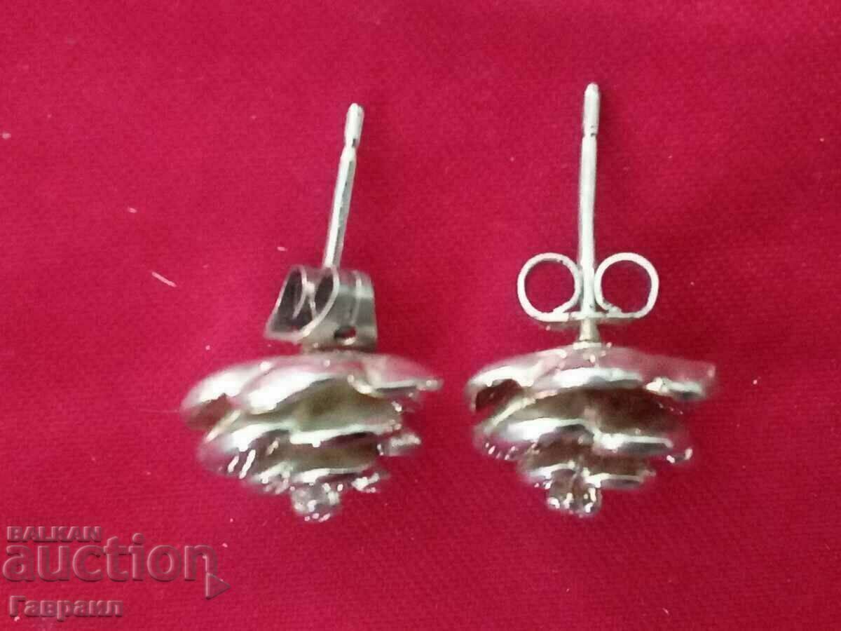 Old earrings with price 10.00 BGN | € 5.11 Old earrings with price 10.00 BGN | € 5.11