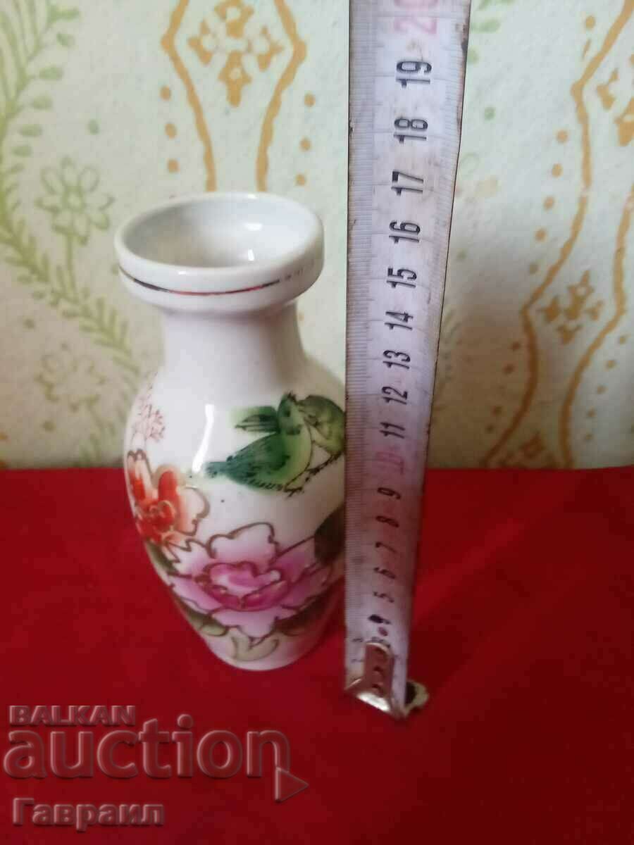 Auction A vase Auction A vase