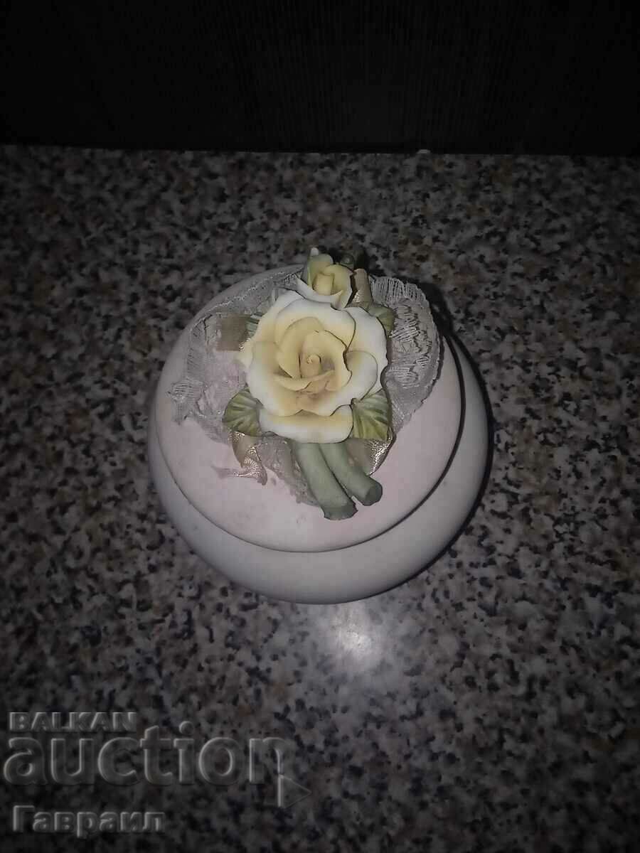 A jewelry box with price 5.00 BGN | € 2.56 A jewelry box with price 5.00 BGN | € 2.56