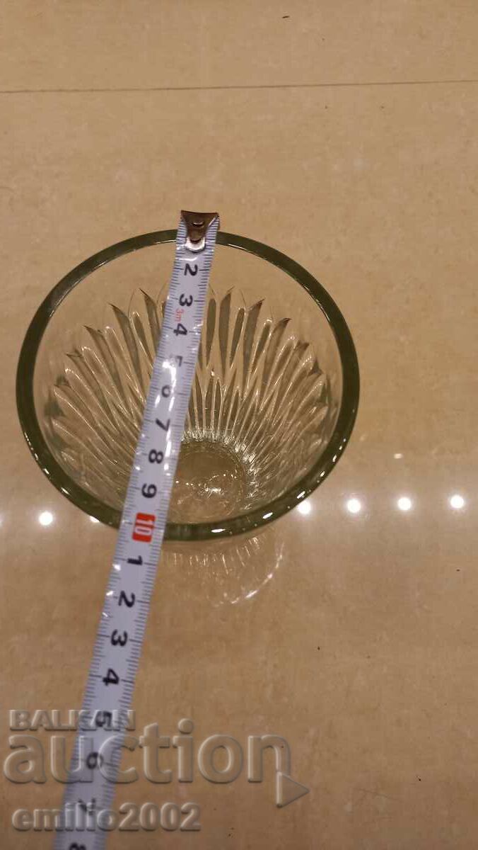 Glass vase retro social with price 7.00 BGN | € 3.58 Glass vase retro social with price 7.00 BGN | € 3.58