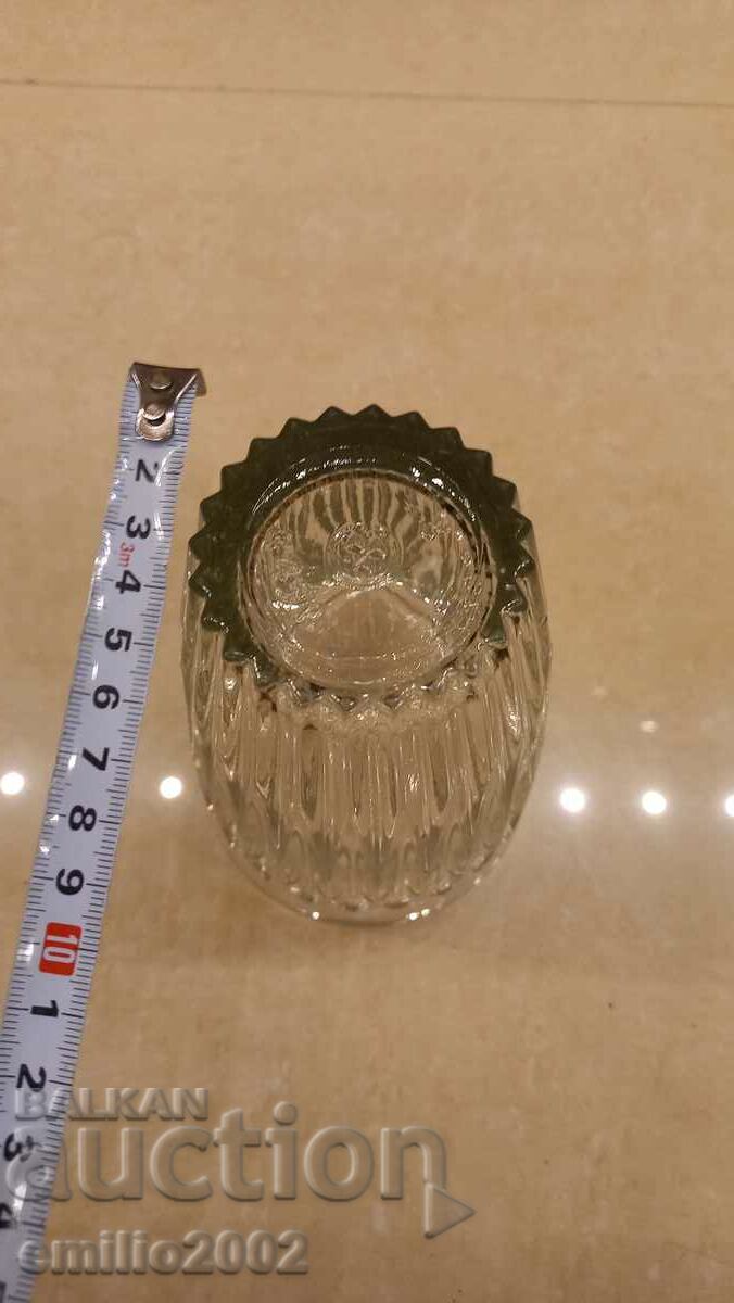 Auction Glass vase retro social Auction Glass vase retro social