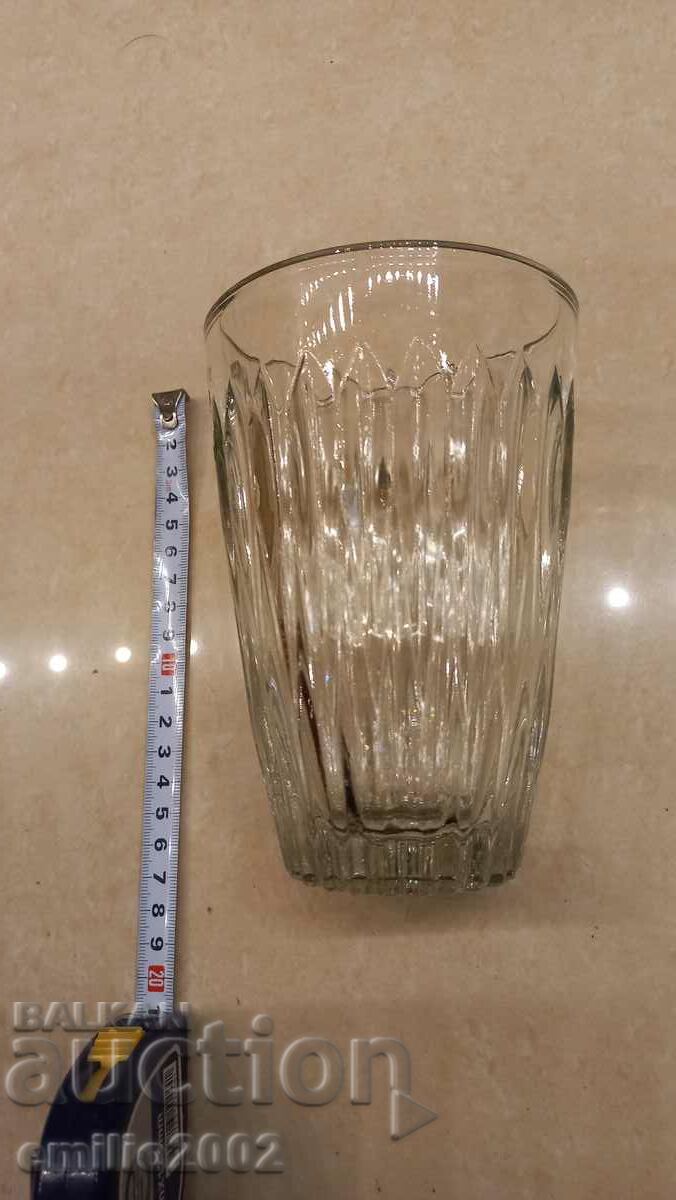 Delivery of Glass vase retro social Delivery of Glass vase retro social