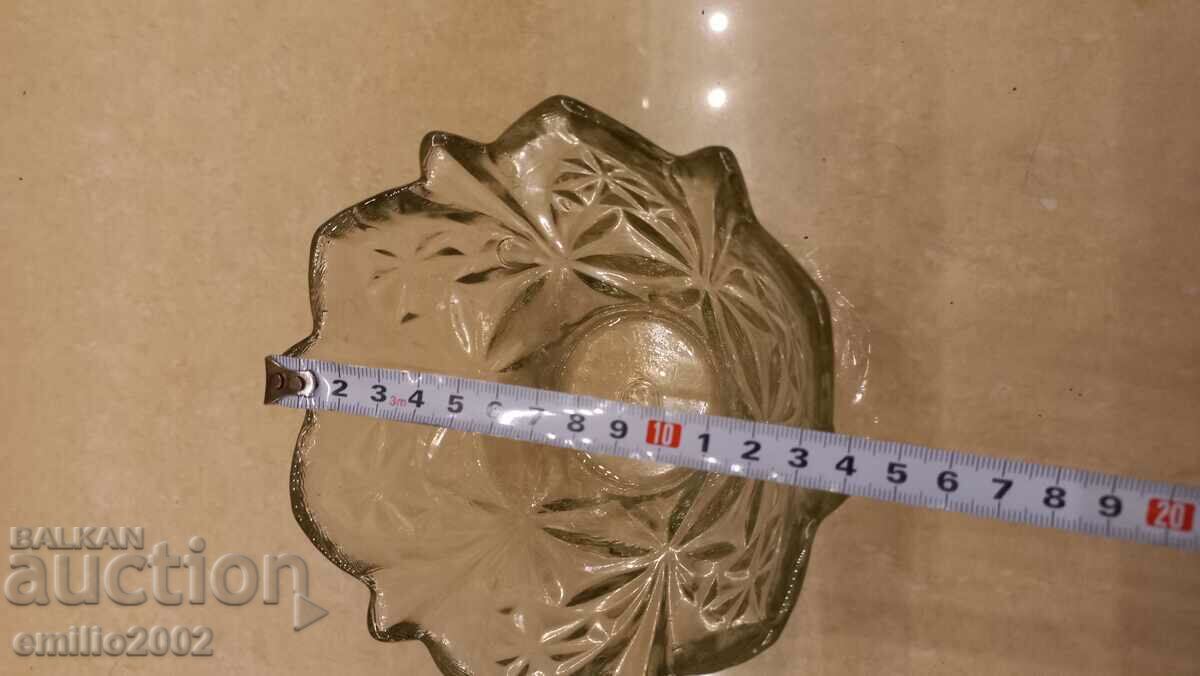 Glass vase retro social with price 7.00 BGN | € 3.58 Glass vase retro social with price 7.00 BGN | € 3.58