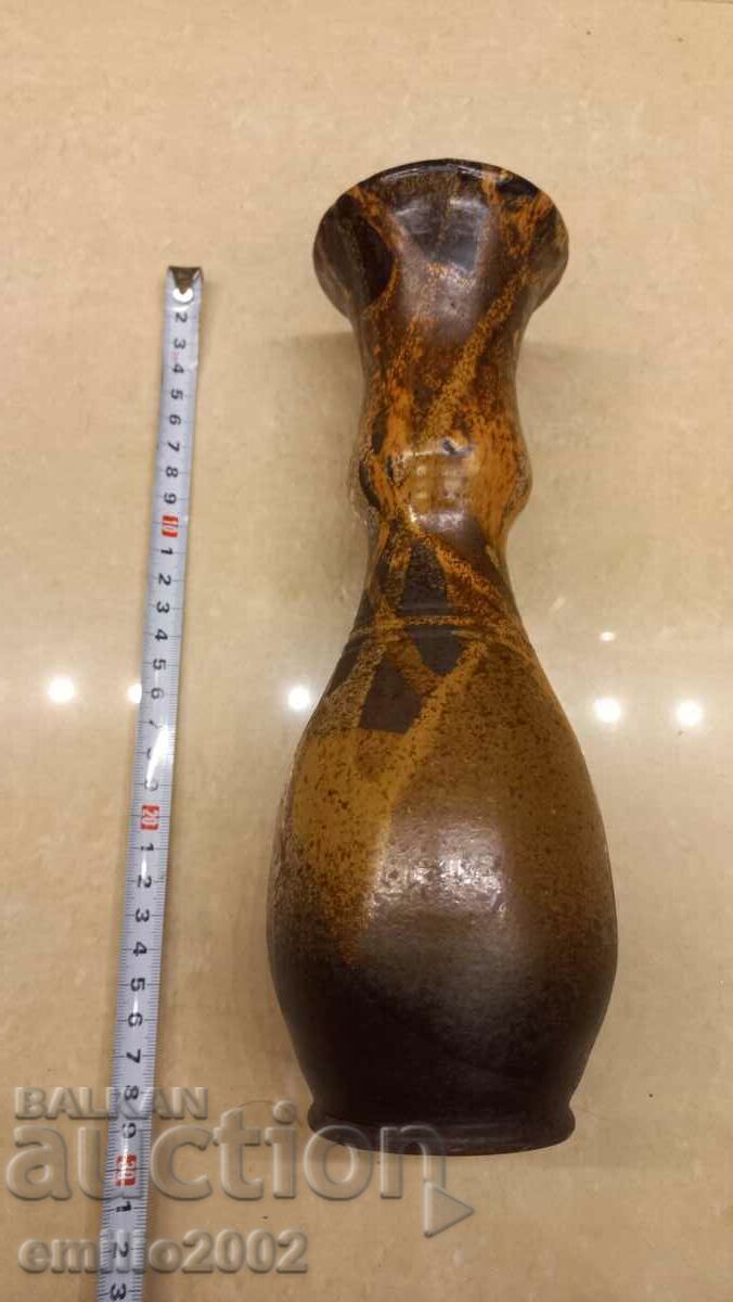 Delivery of Ceramic vase retro social