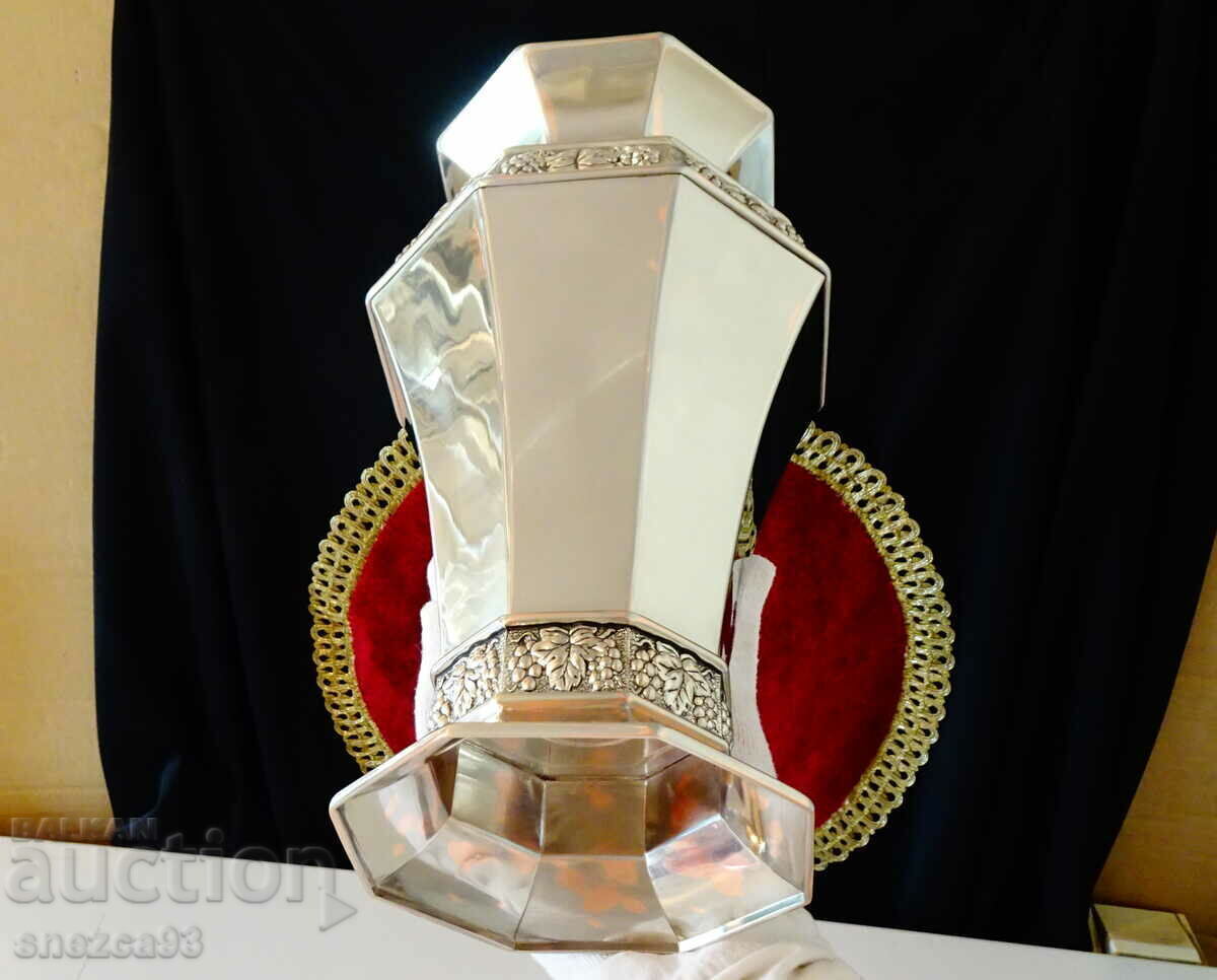 Auction Silver-plated copper vase 1.2 kg., 28 cm., vines, grapes. Auction Silver-plated copper vase 1.2 kg., 28 cm., vines, grapes.