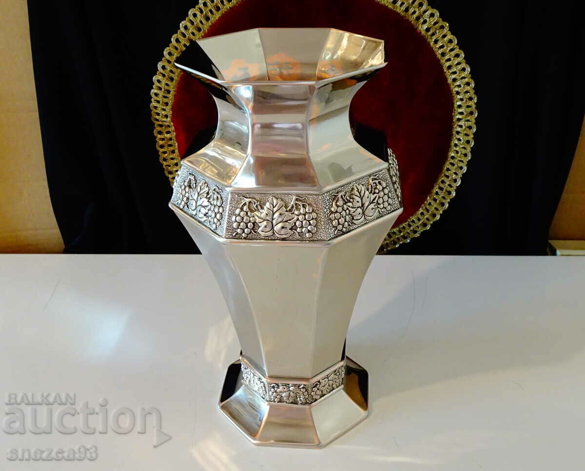 Silver-plated copper vase 1.2 kg., 28 cm., vines, grapes. - 7 Silver-plated copper vase 1.2 kg., 28 cm., vines, grapes. - 7