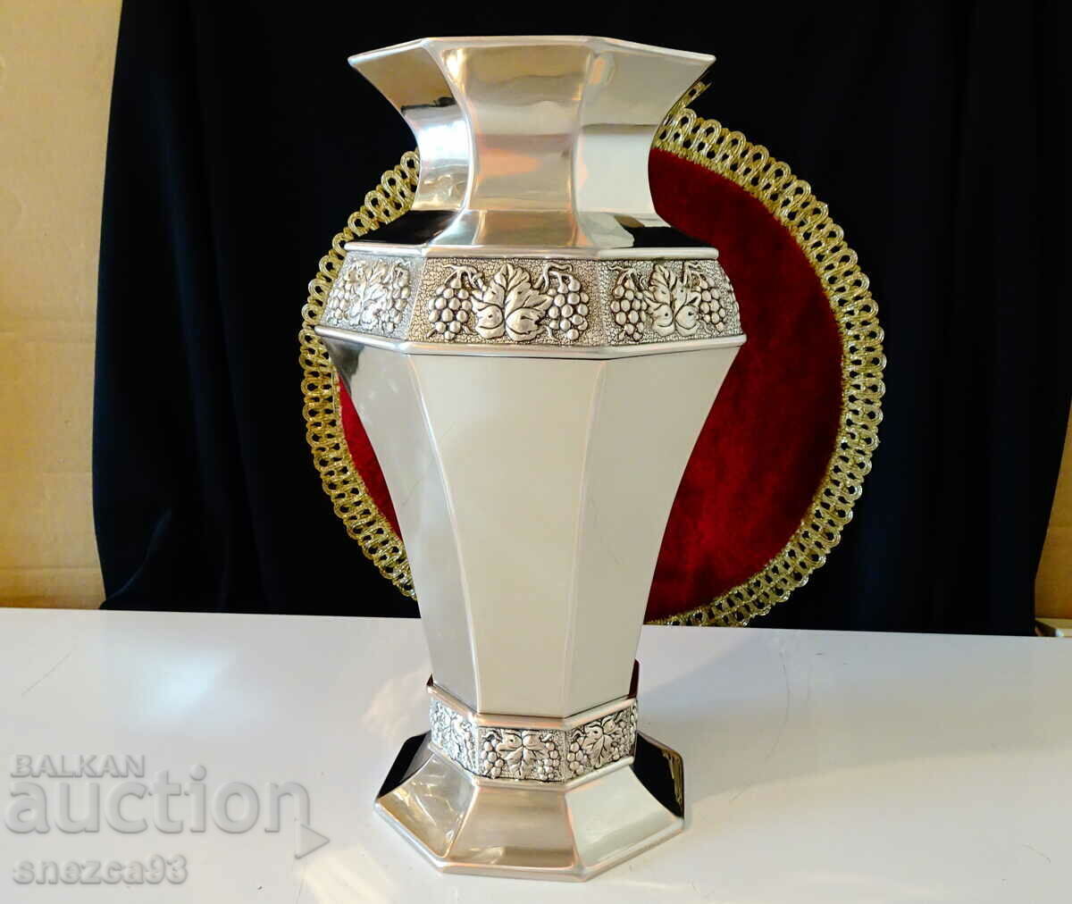 Silver-plated copper vase 1.2 kg., 28 cm., vines, grapes. Silver-plated copper vase 1.2 kg., 28 cm., vines, grapes.