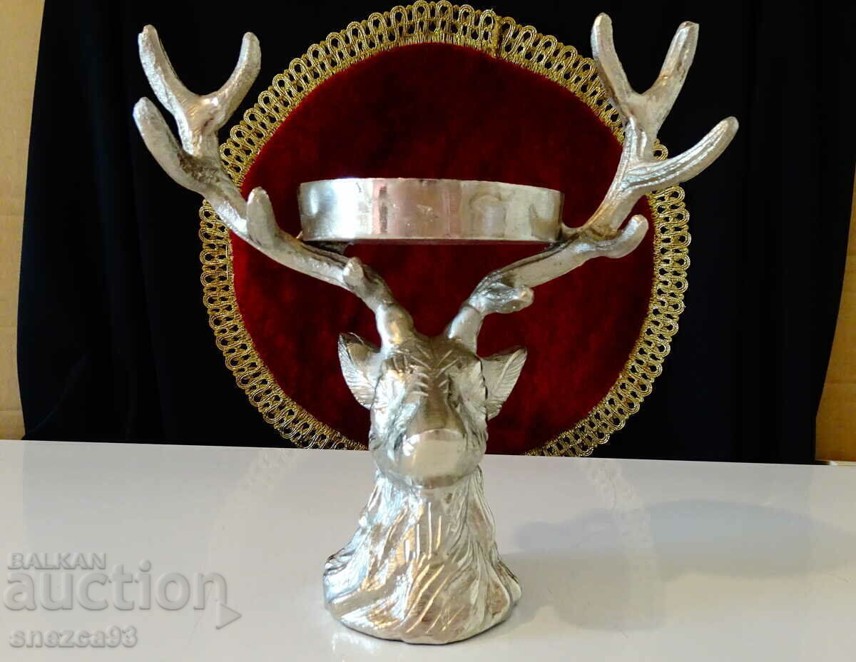 Cap de cerb, suport de lumanare, suport, statuie din cositor. cu preț 99.00 BGN | € 50.62