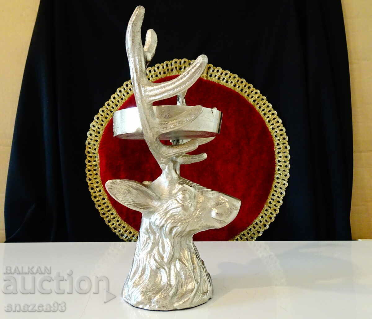 Licitație Cap de cerb, suport de lumanare, suport, statuie din cositor.