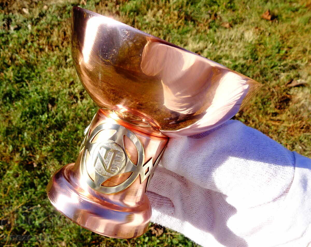 Delivery of Copper goblet, copper wine glass, champagne. Delivery of Copper goblet, copper wine glass, champagne.