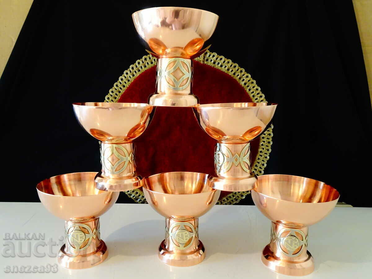 Auction A gorgeous copper set of wine and champagne glasses. Auction A gorgeous copper set of wine and champagne glasses.