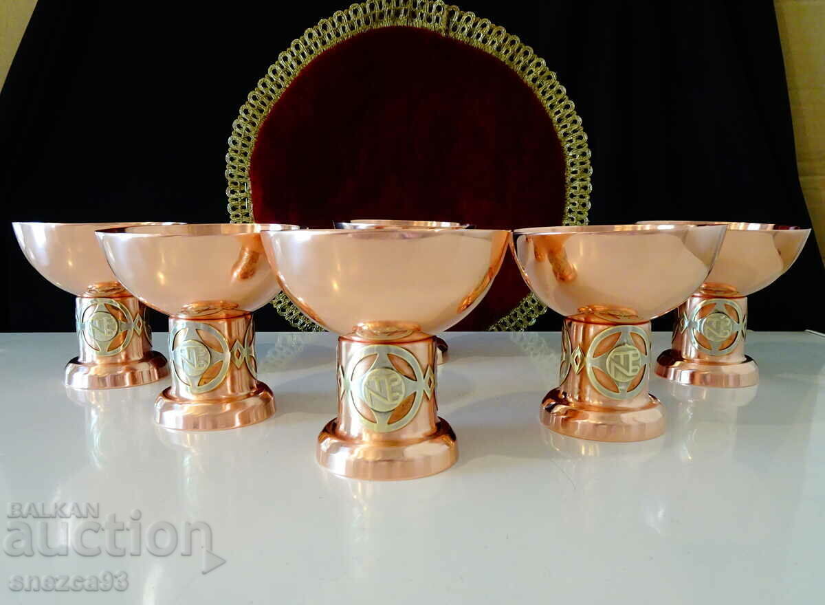 Delivery of A gorgeous copper set of wine and champagne glasses. Delivery of A gorgeous copper set of wine and champagne glasses.