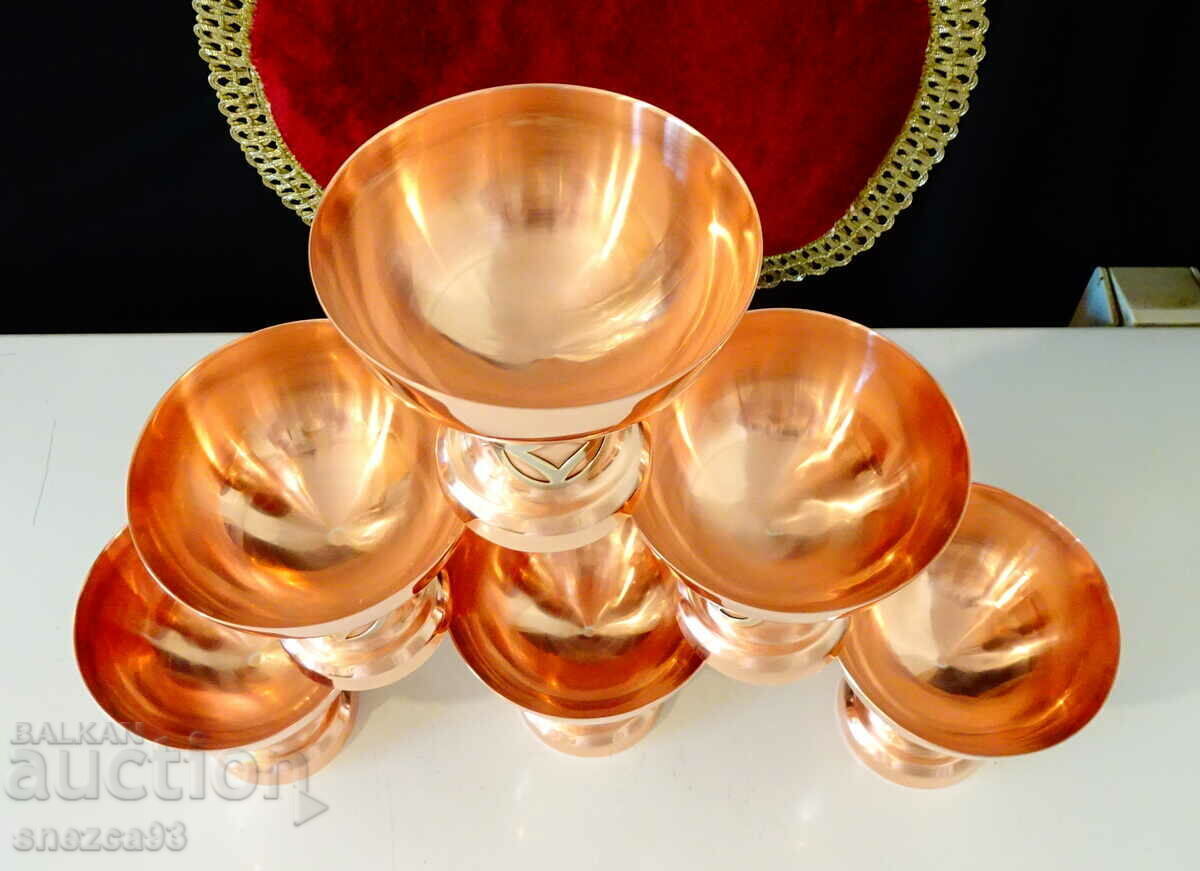 A gorgeous copper set of wine and champagne glasses. - 5 A gorgeous copper set of wine and champagne glasses. - 5