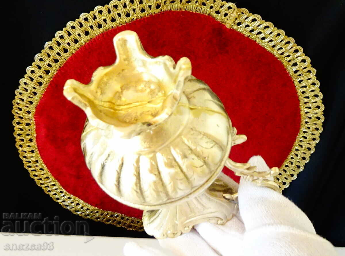 Bronze jug, roses, baroque. - 7 Bronze jug, roses, baroque. - 7