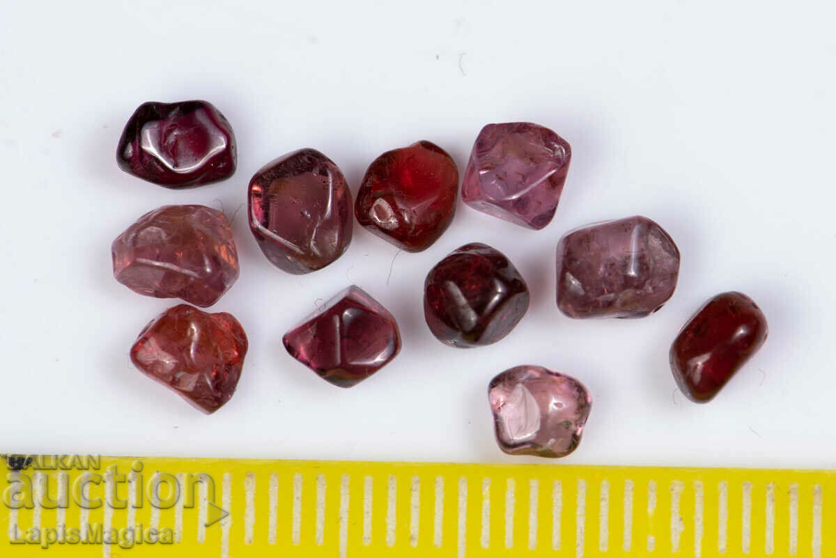 10 pieces spinel 6.85ct untreated polished crystals fluoresc.