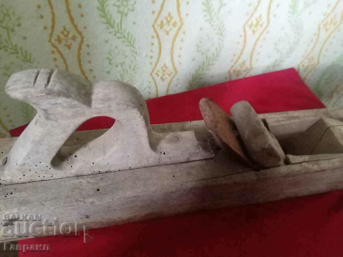 Old wooden plane with price 15.00 BGN | € 7.67