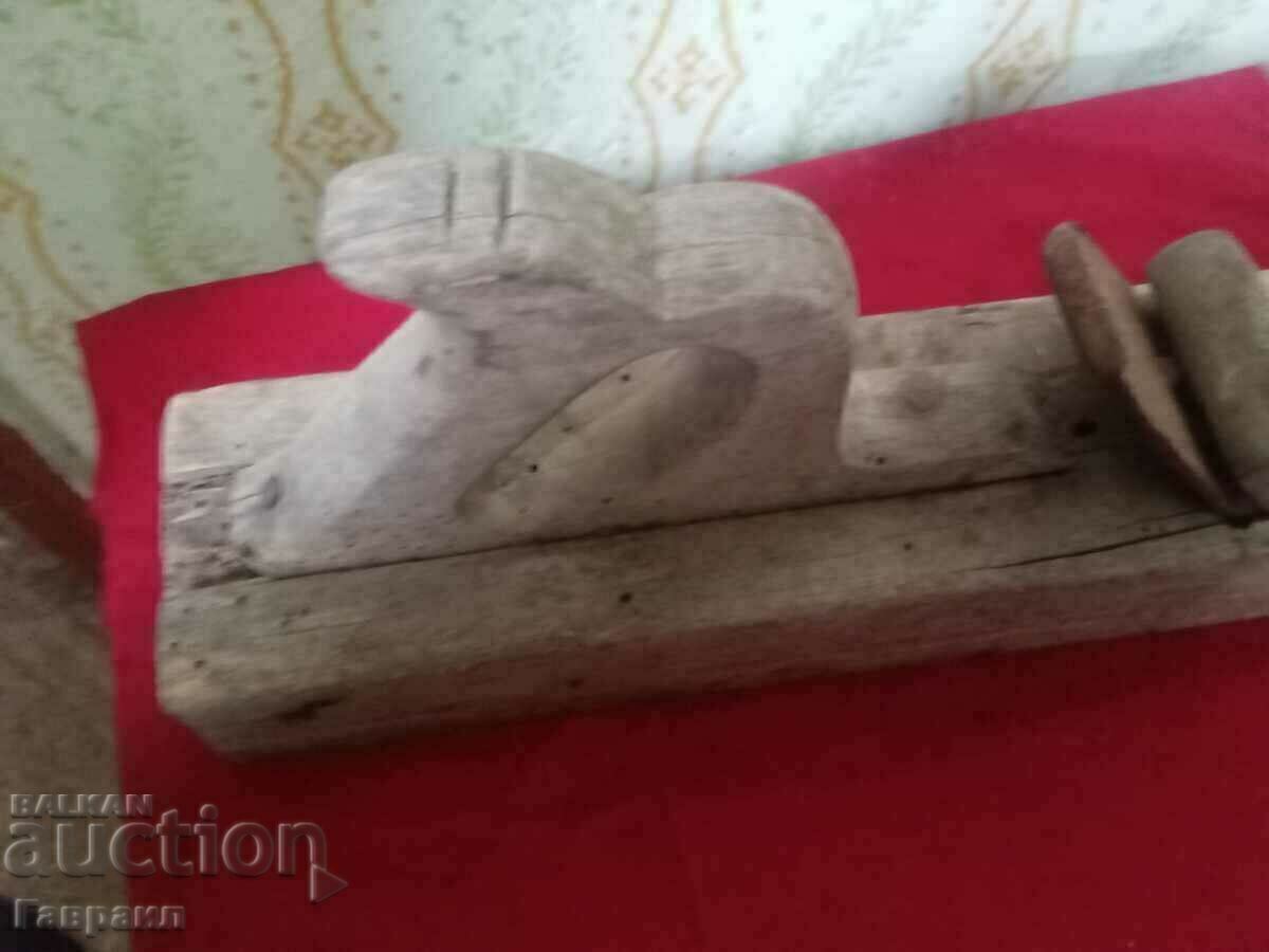 Delivery of Old wooden plane