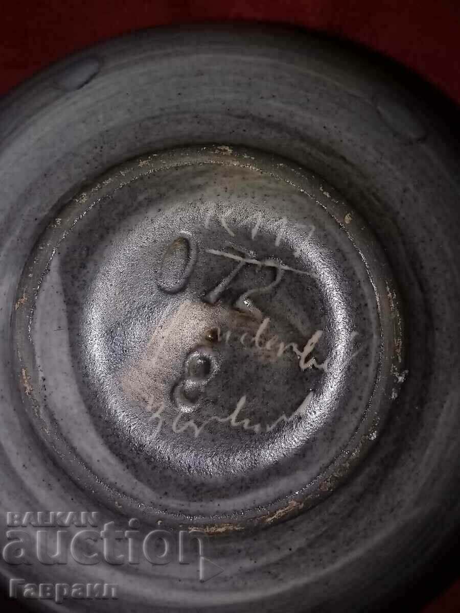 A vase with price 10.00 BGN | € 5.11 A vase with price 10.00 BGN | € 5.11