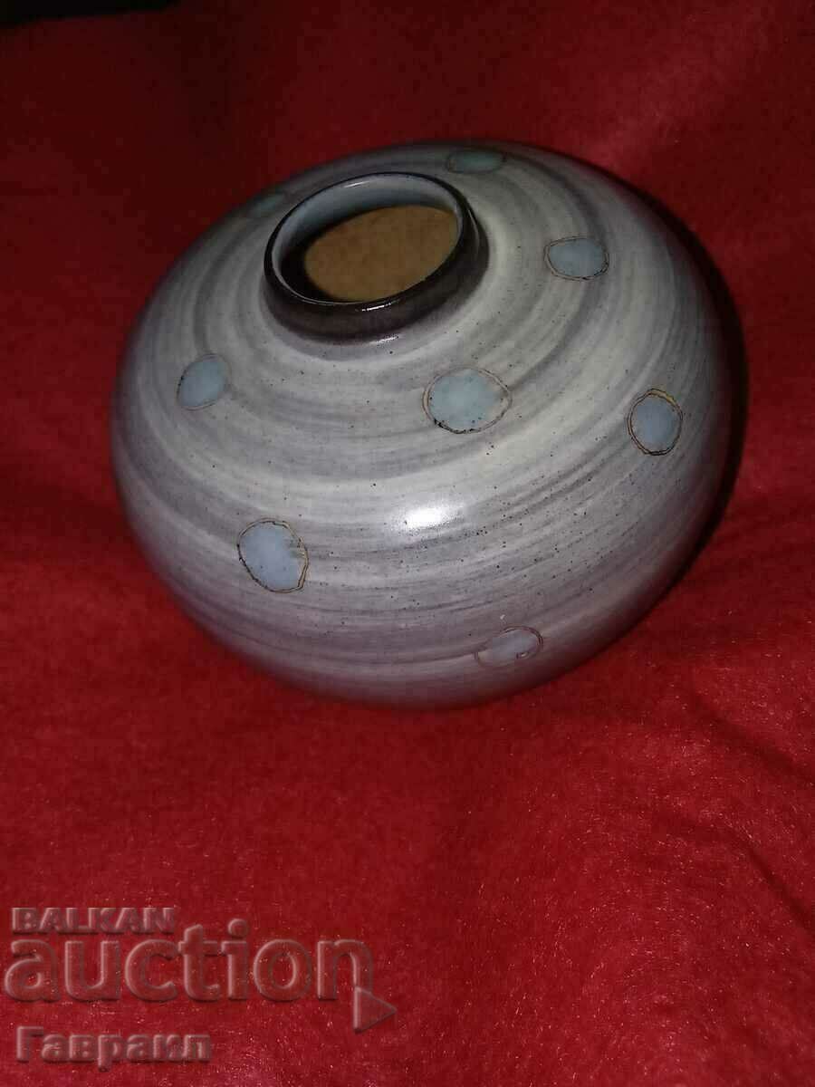 Auction A vase Auction A vase