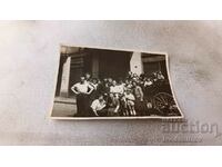 Photo Sofia Men, women and children in front of a carriage on the street