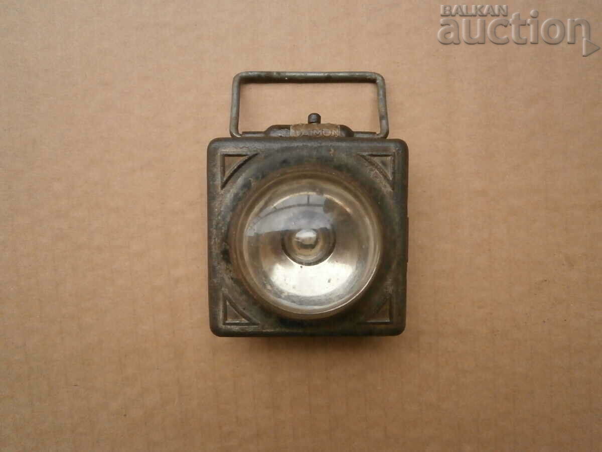 officer flashlight working WW1 WWI flashlight with magnifier with price 51.00 BGN | € 26.08 officer flashlight working WW1 WWI flashlight with magnifier with price 51.00 BGN | € 26.08