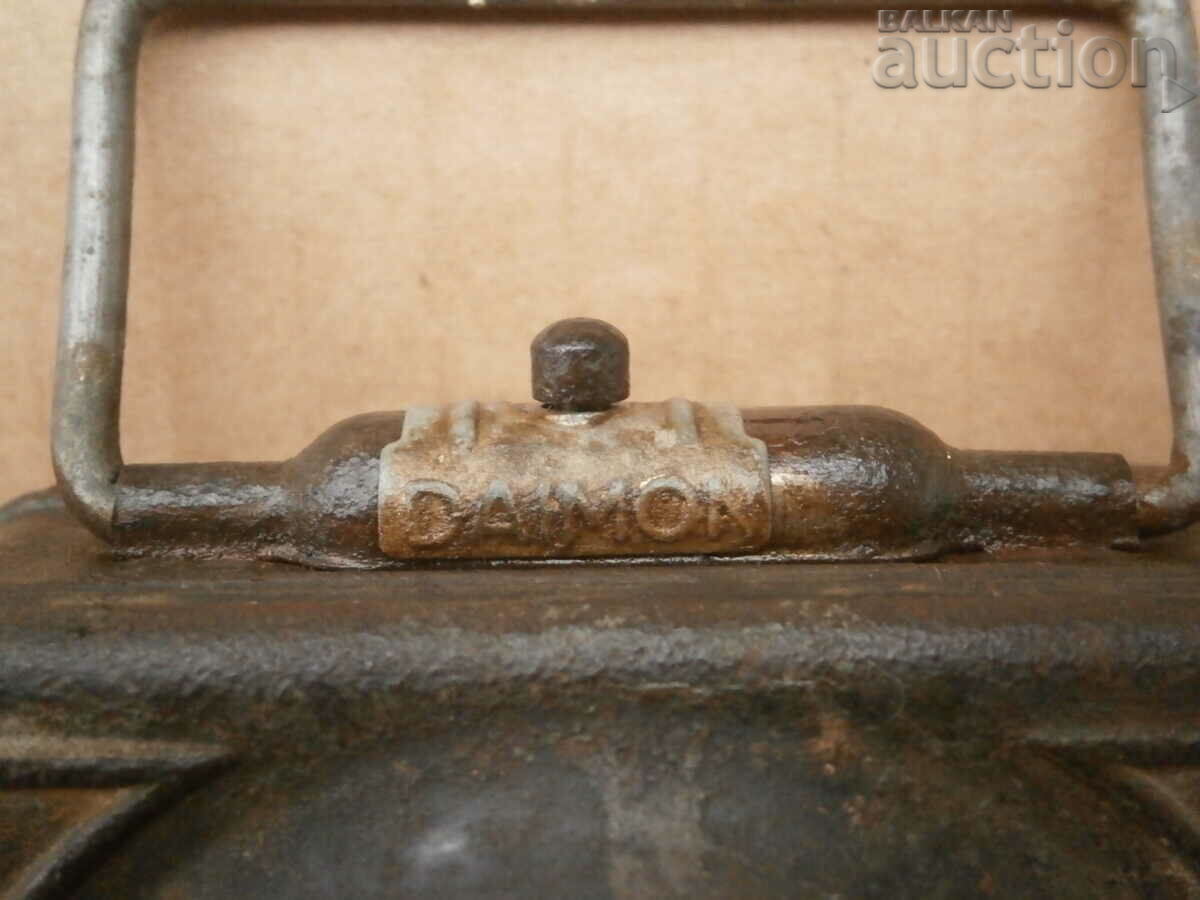 Delivery of officer flashlight working WW1 WWI flashlight with magnifier Delivery of officer flashlight working WW1 WWI flashlight with magnifier