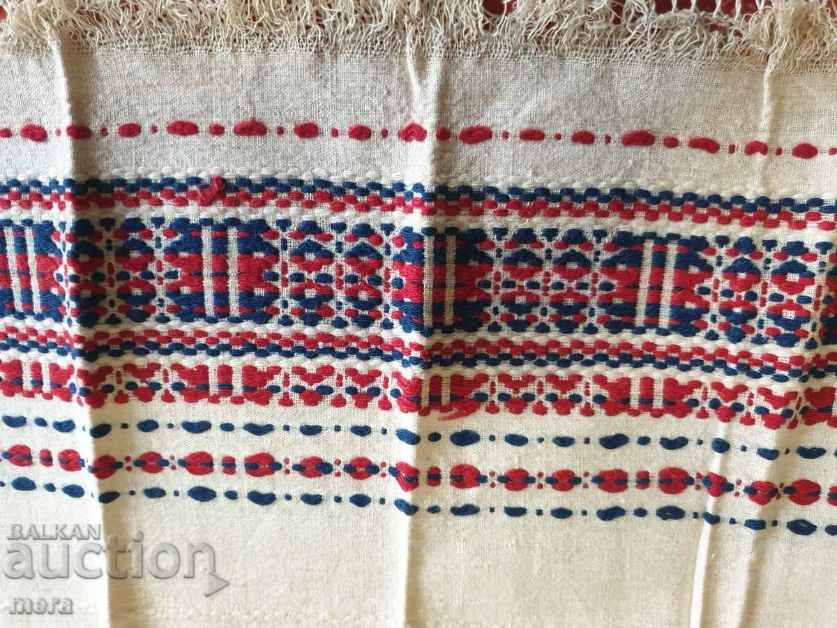 Μια αυθεντική δεσποινίδα με τιμή 40.00 BGN | € 20.45 Μια αυθεντική δεσποινίδα με τιμή 40.00 BGN | € 20.45