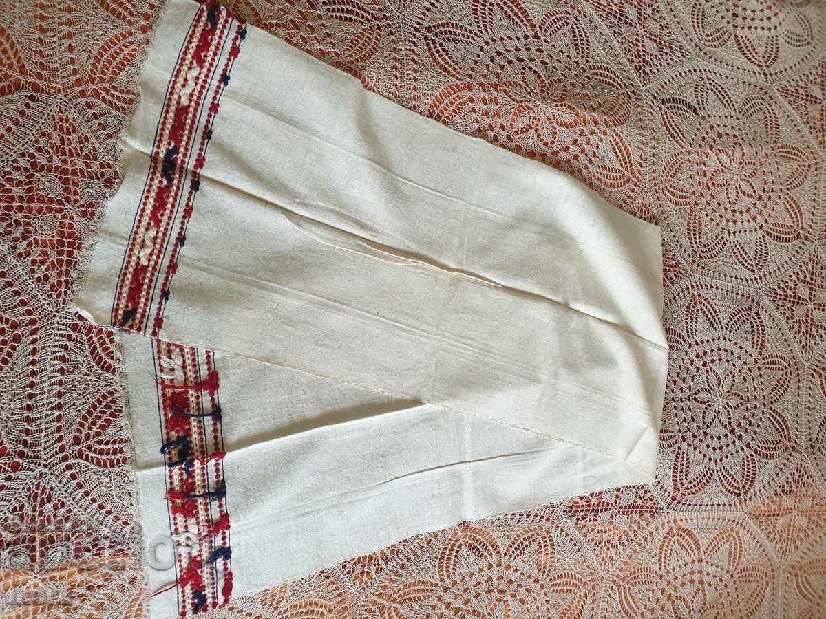 Μια αυθεντική δεσποινίδα με τιμή 60.00 BGN | € 30.68 Μια αυθεντική δεσποινίδα με τιμή 60.00 BGN | € 30.68