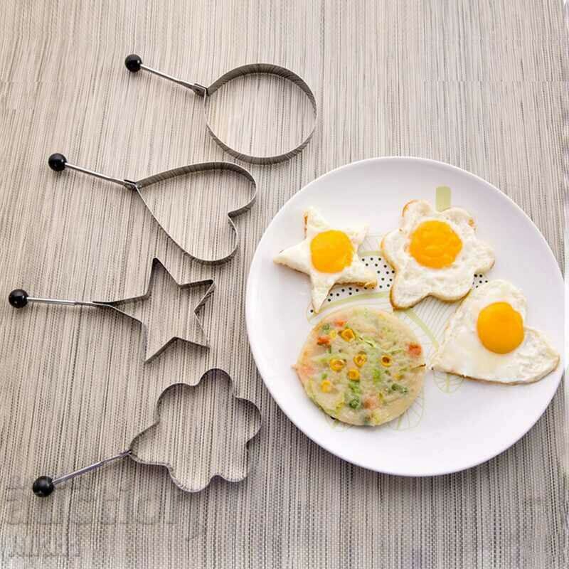 Auction 4 egg molds, pancake set Auction 4 egg molds, pancake set