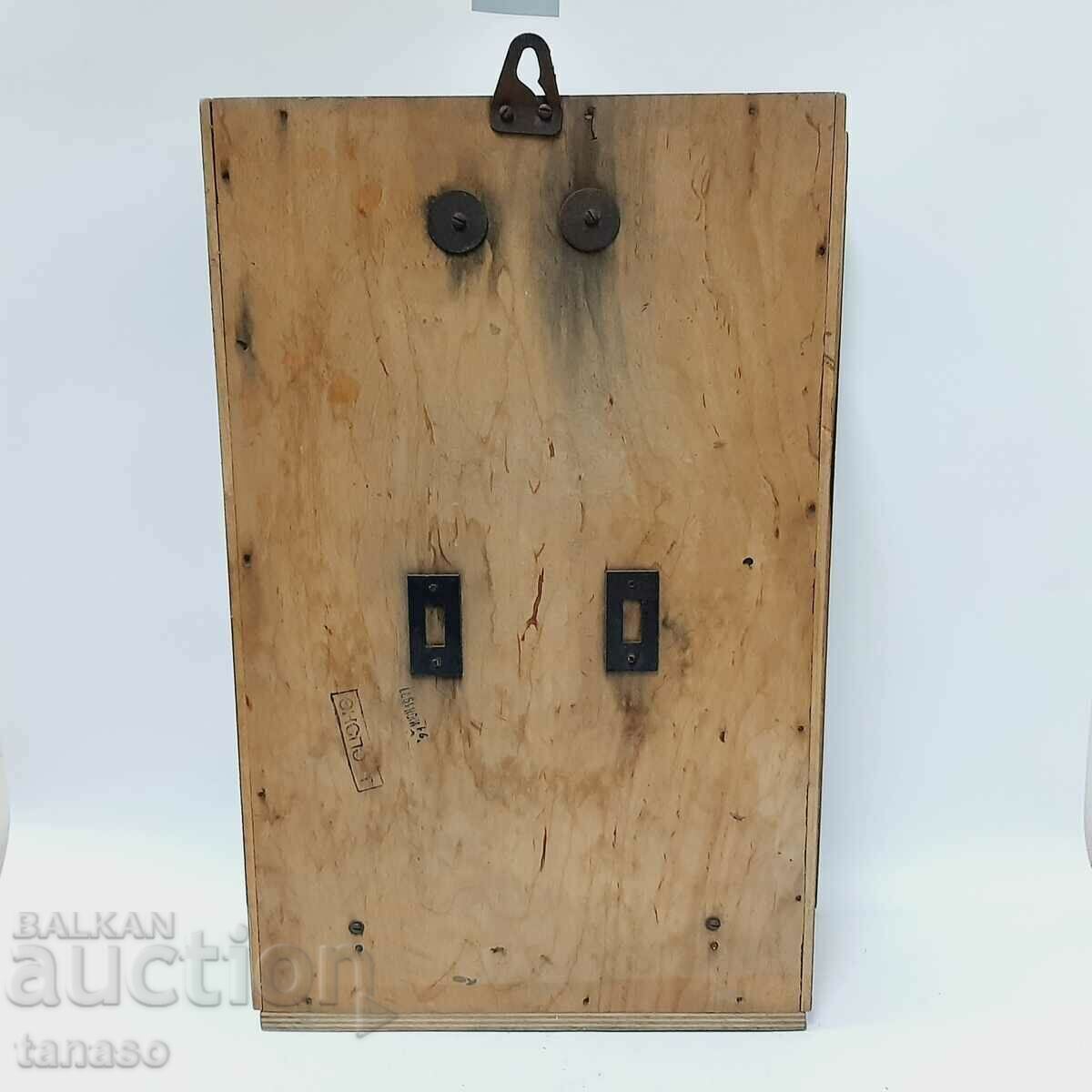 Delivery of WALL CLOCK AMBER WITH PENDULUM AND KEY(8.1) Delivery of WALL CLOCK AMBER WITH PENDULUM AND KEY(8.1)