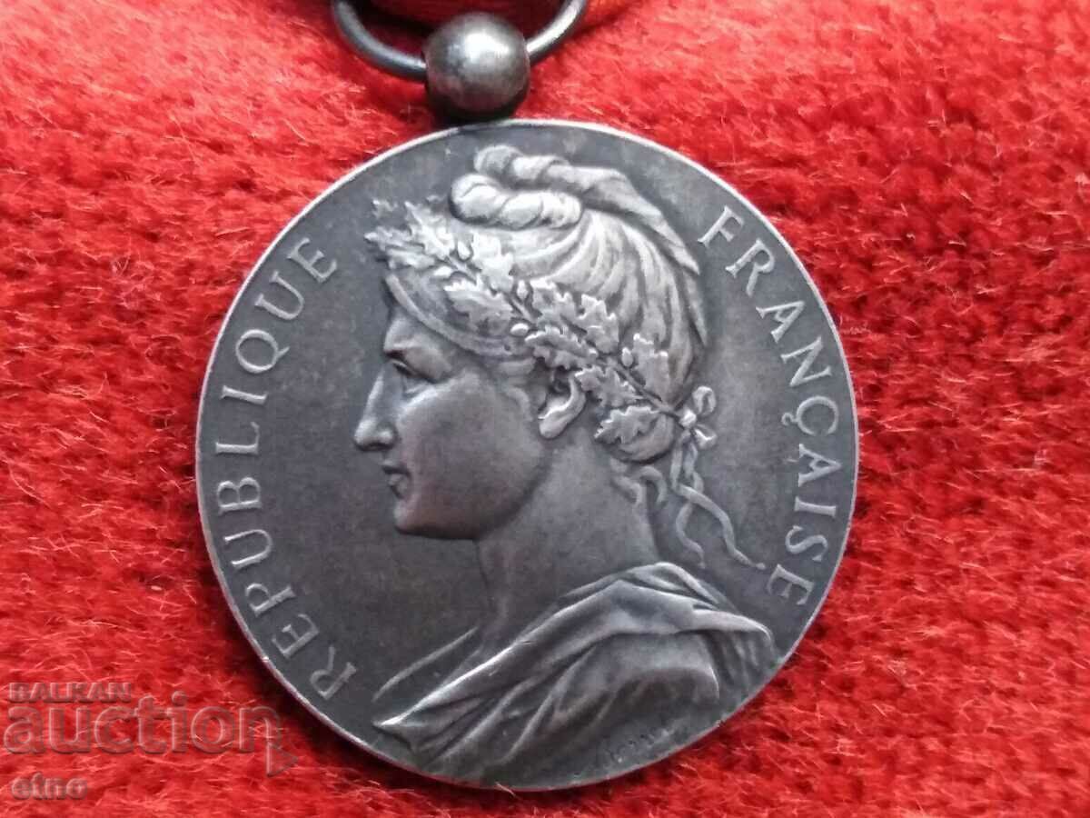 1906, silver 900, French silver medal, order, badge with box with price € 43.46 | 85.00 BGN 1906, silver 900, French silver medal, order, badge with box with price € 43.46 | 85.00 BGN