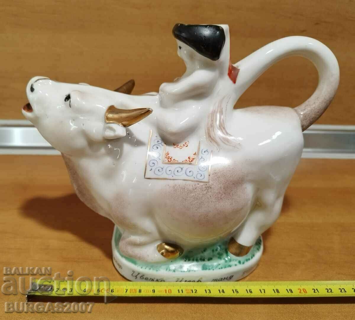 Figurină veche de porțelan, ceainic, vaca, 1964.
