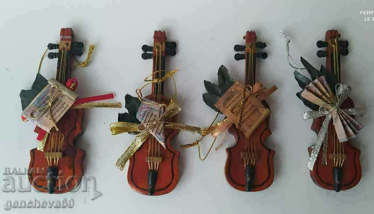 Miniature violins for decoration Miniature violins for decoration