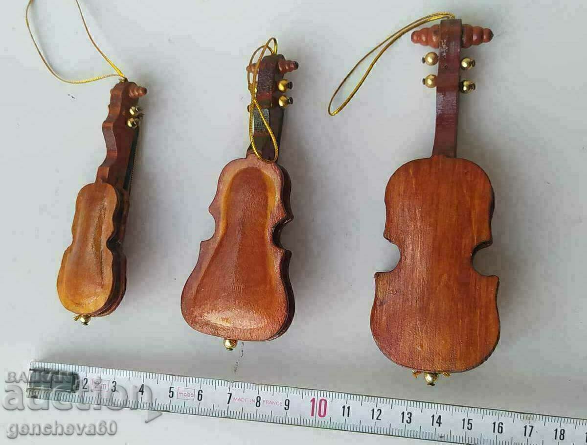 Licitație Lot de viori mici din lemn pentru decor