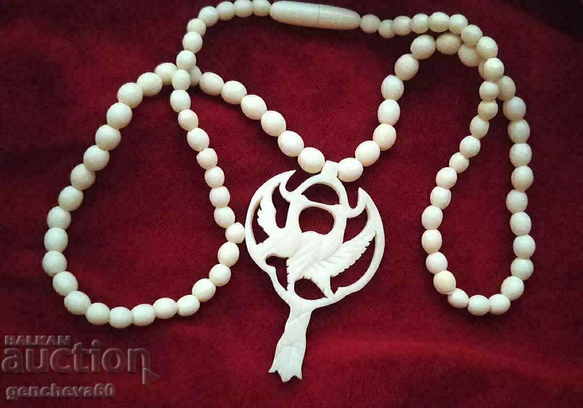 Delivery of Beautiful delicate bone necklace