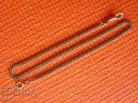 O carcasă interesantă, lungă, pentru un ceas de buzunar.